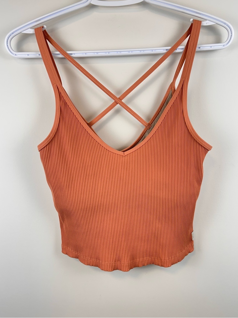 Vuori Ribbed Crop Tank Medium Rust Cross Back Shelf Bra Athletic Yoga Top